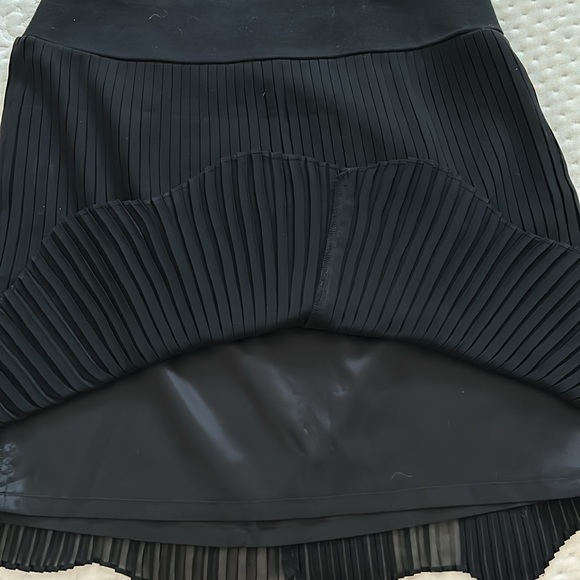 Ann Taylor crepe pleated scalloped skirt. - Picture 5 of 6